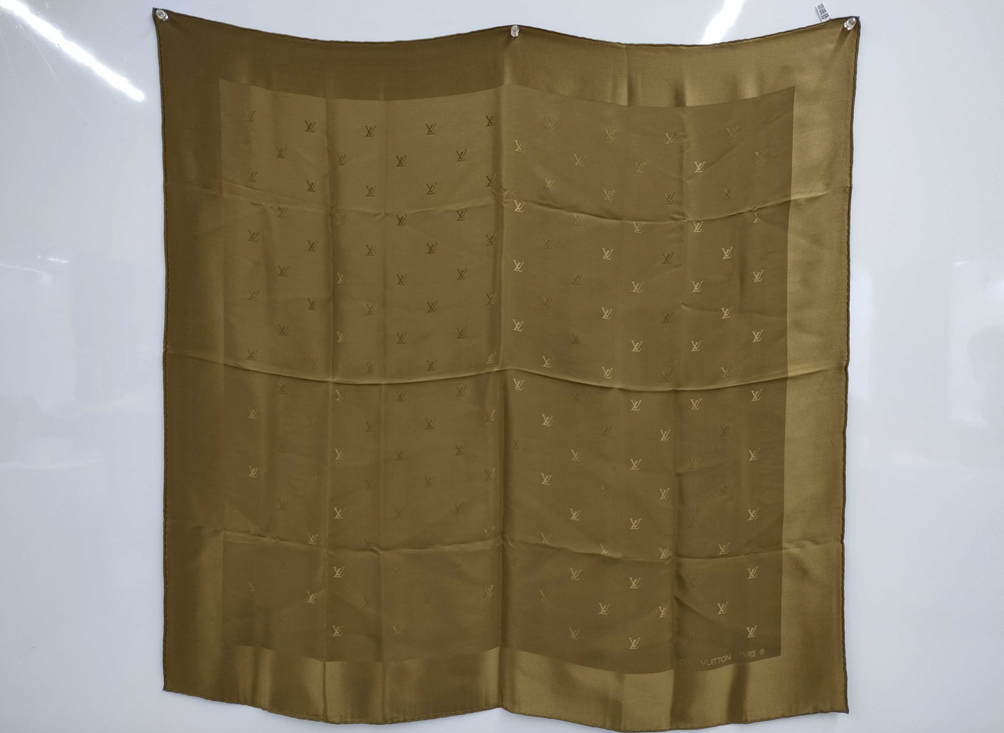 LOUIS VUITTON Carré soie