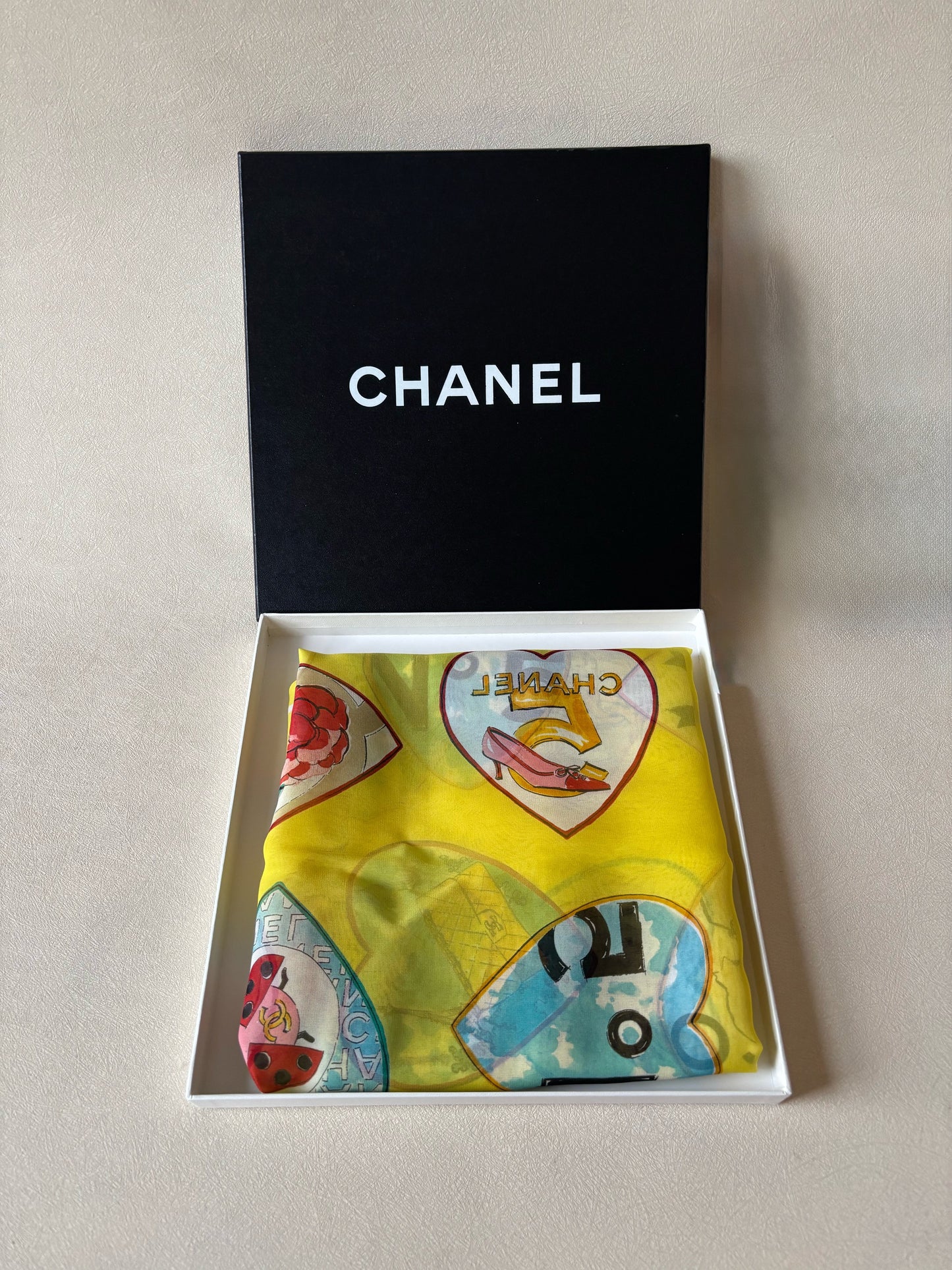 CHANEL Paréo Maxi Foulard