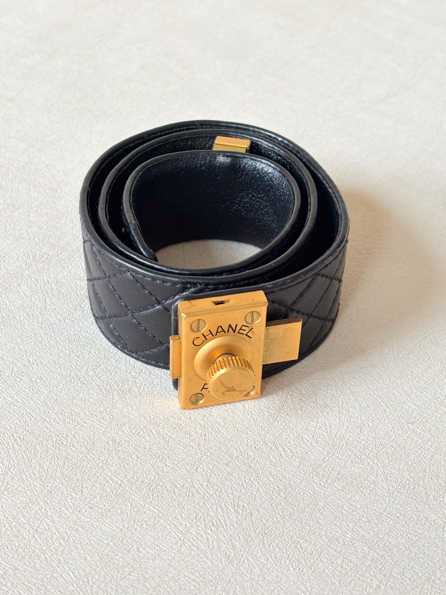 CHANEL Ceinture cuir 1994