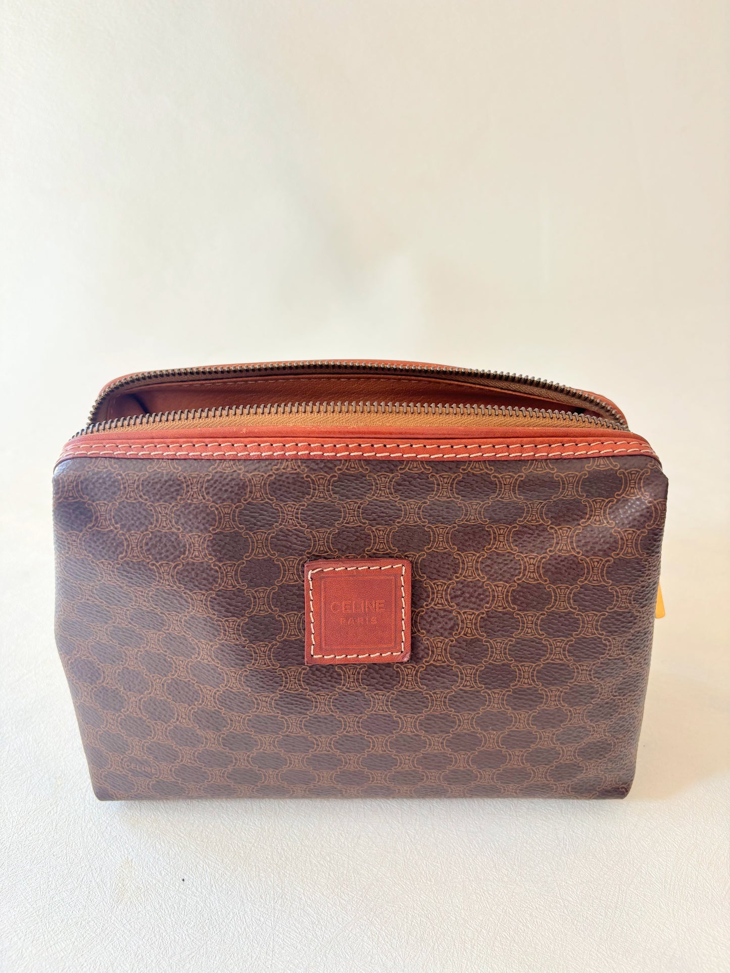 CÉLINE Pochette Triomphe