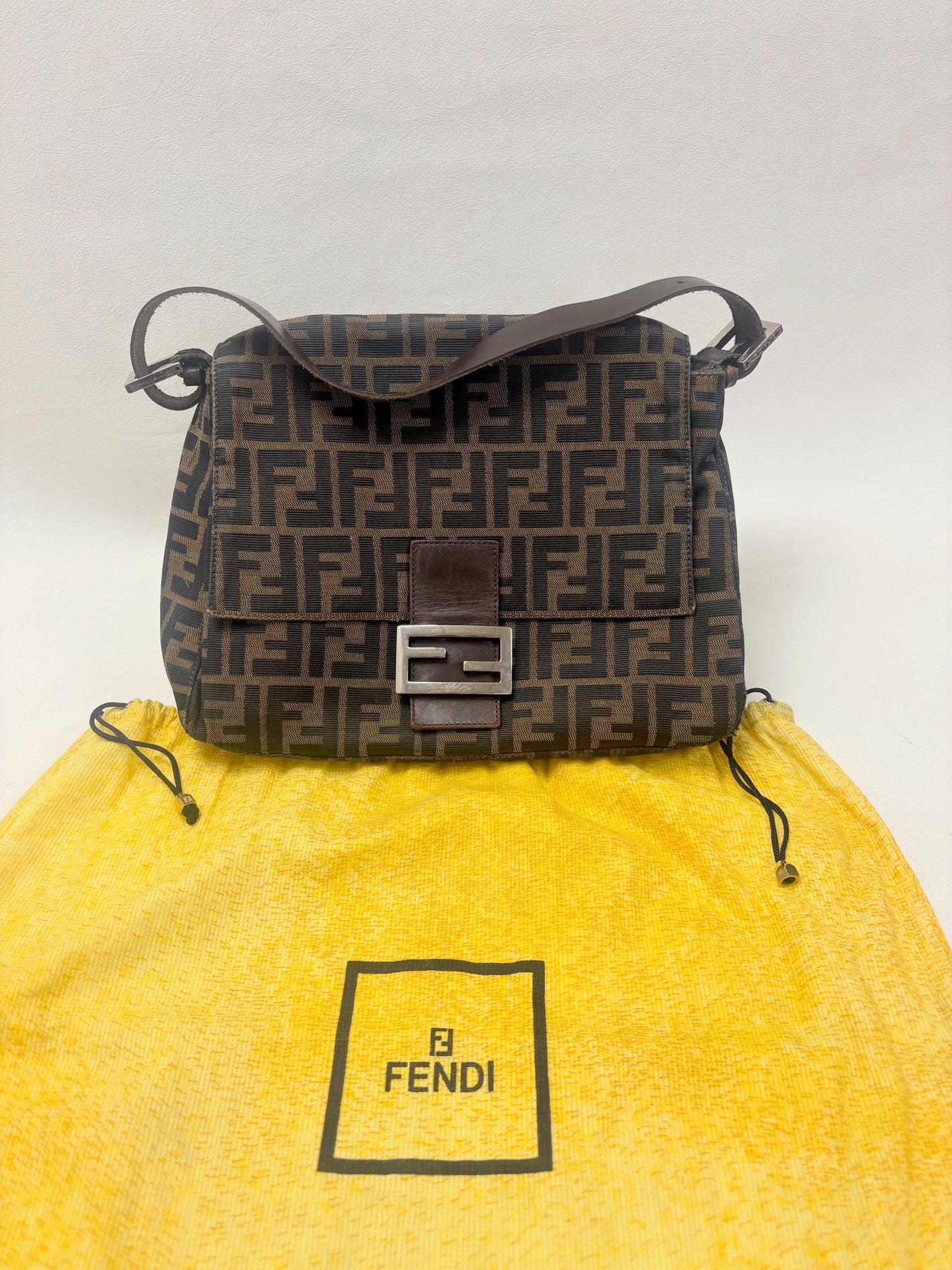 FENDI Sac Mamma Baguette