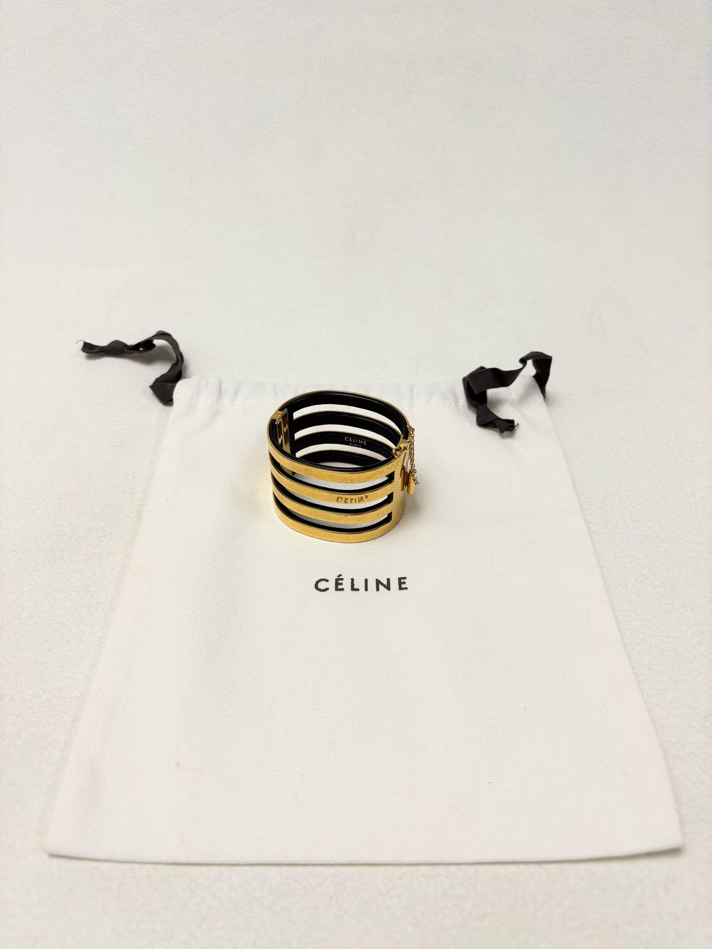 CÉLINE Manchette architecturale minimaliste