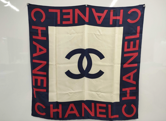 CHANEL Foulard en soie