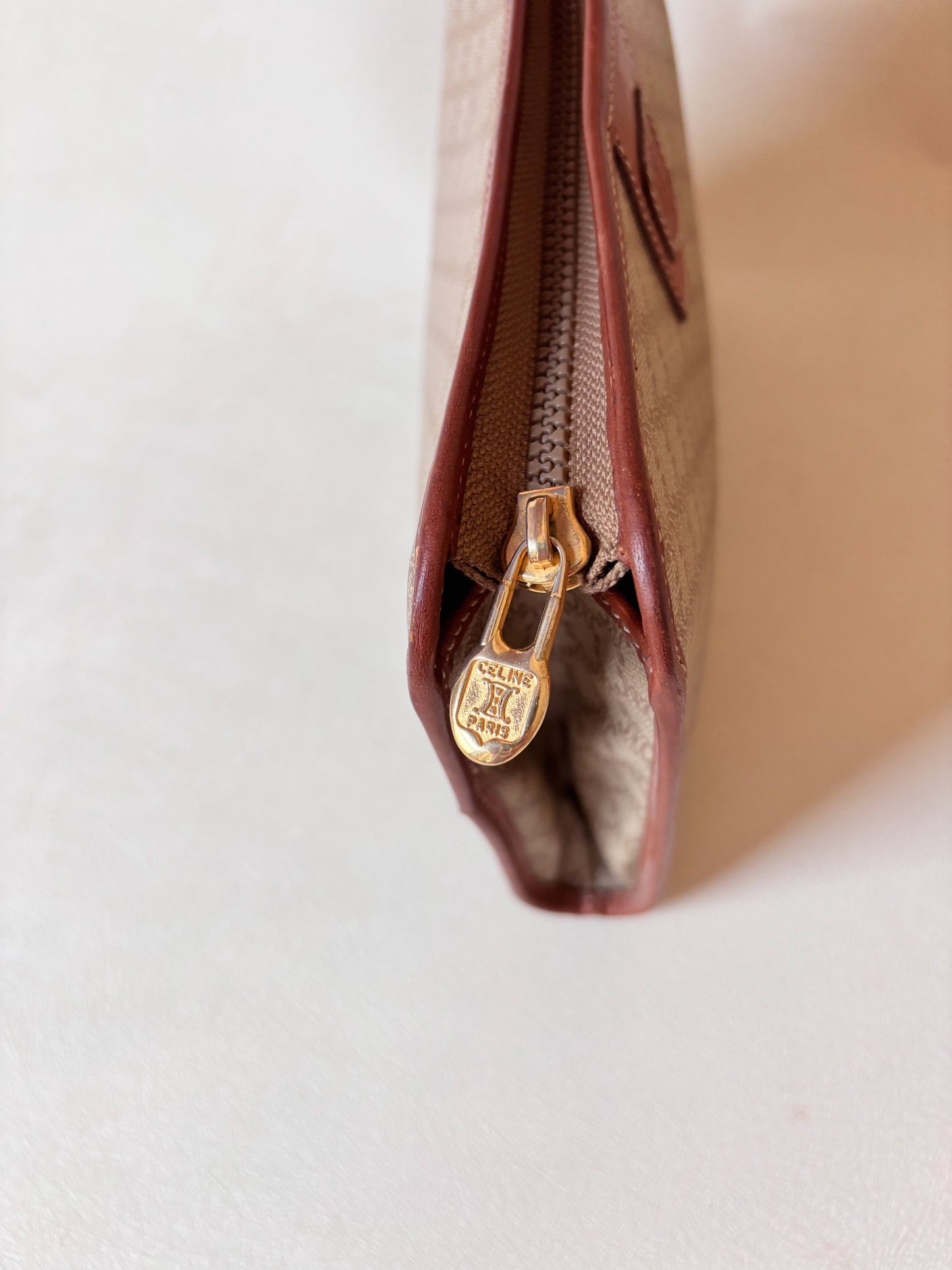 CÉLINE Pochette Triomphe