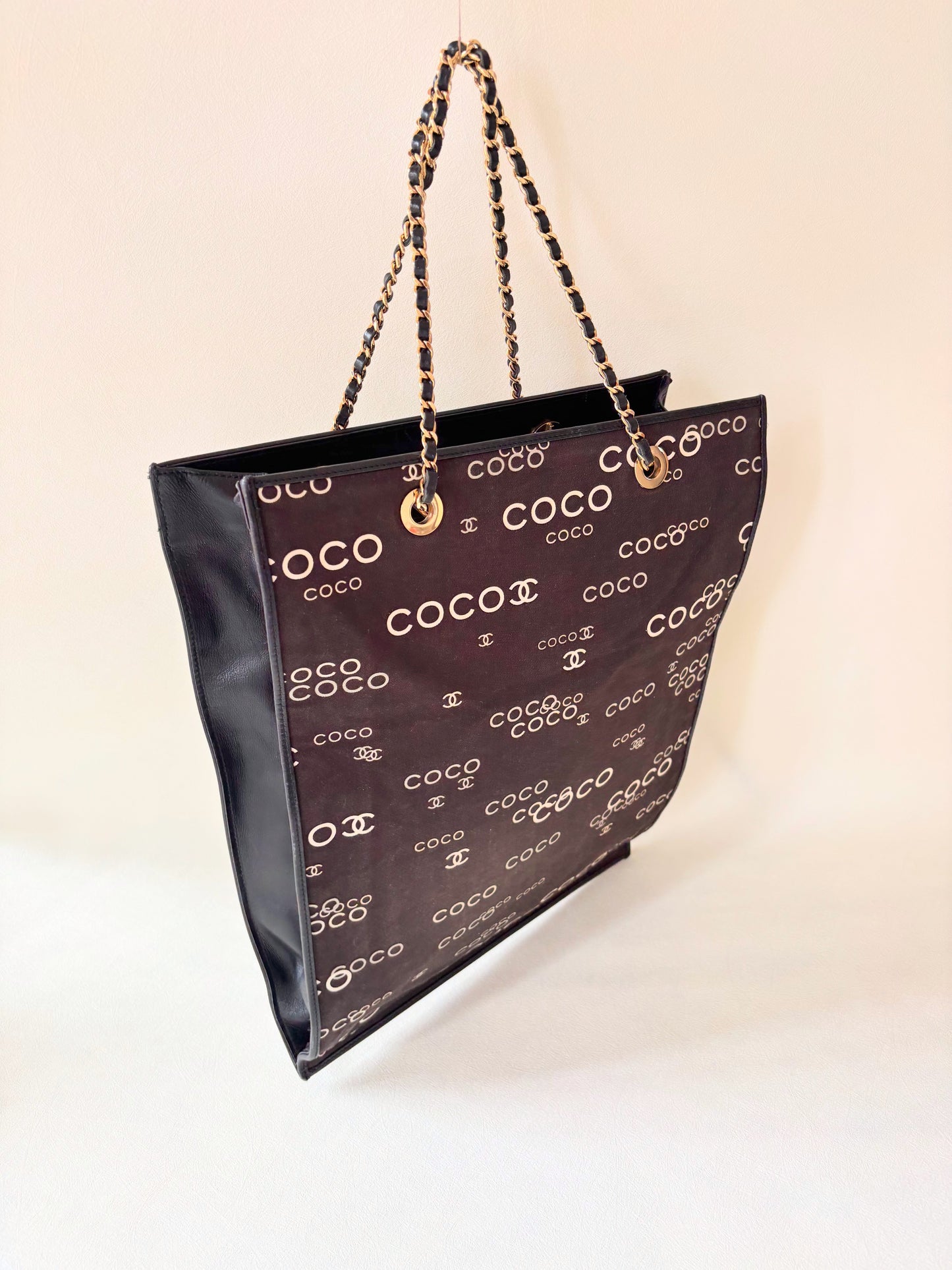 CHANEL Sac Cabas en toile Coco