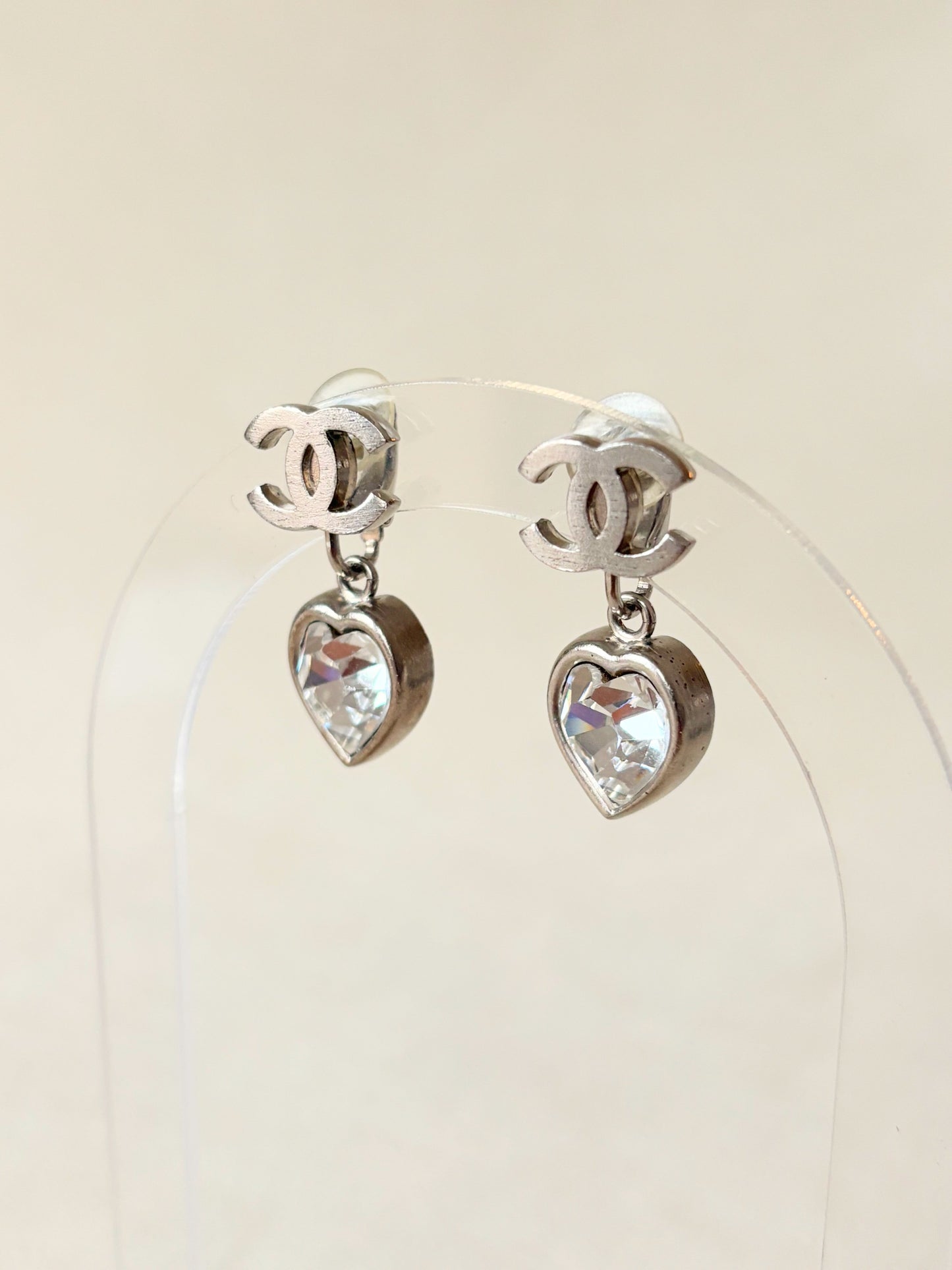 CHANEL Boucles d'oreilles coeurs