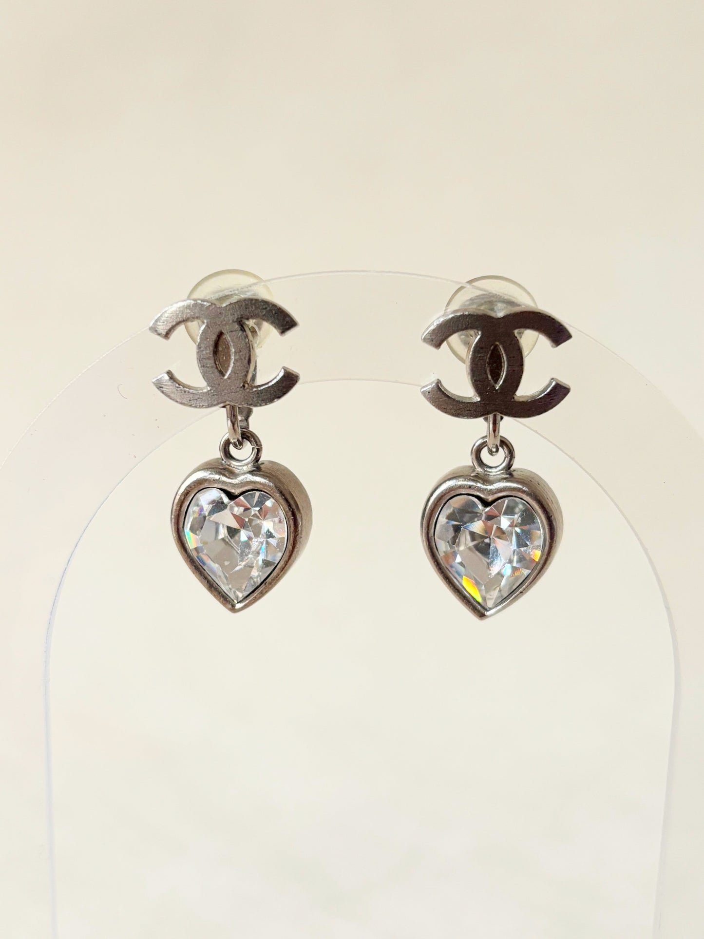CHANEL Boucles d'oreilles coeurs