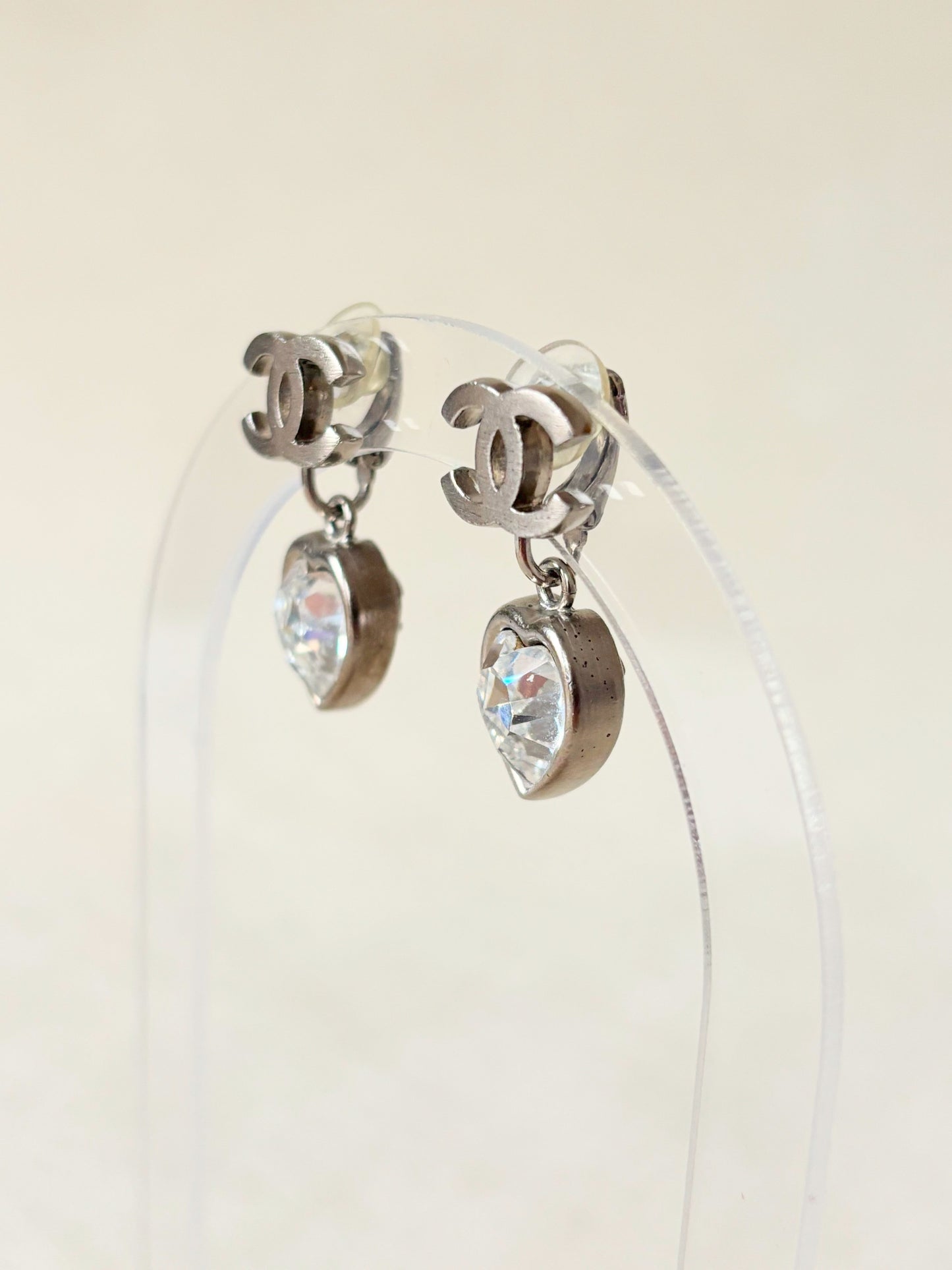 CHANEL Boucles d'oreilles coeurs