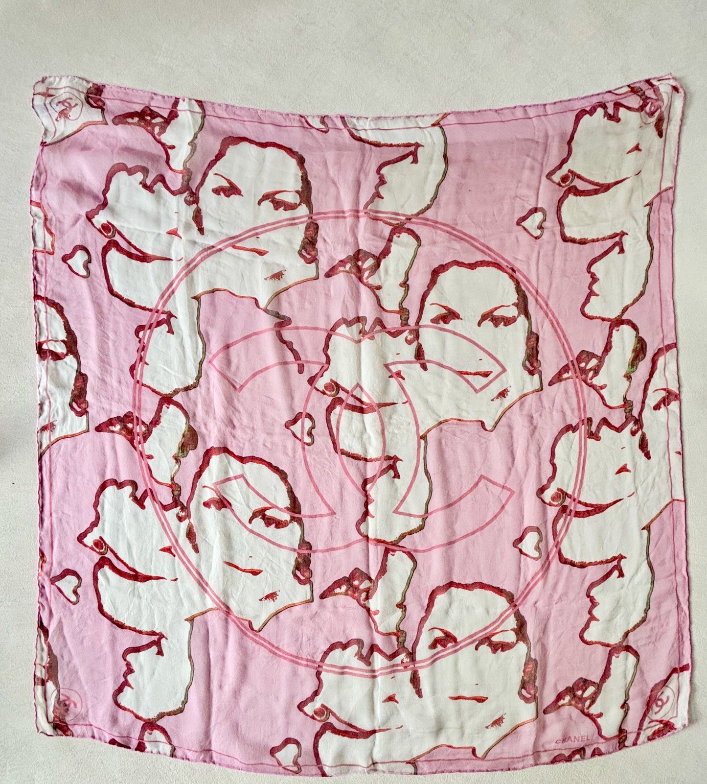 CHANEL Carré en soie