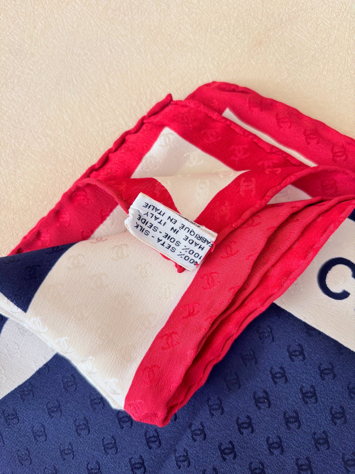 CHANEL Carré en soie