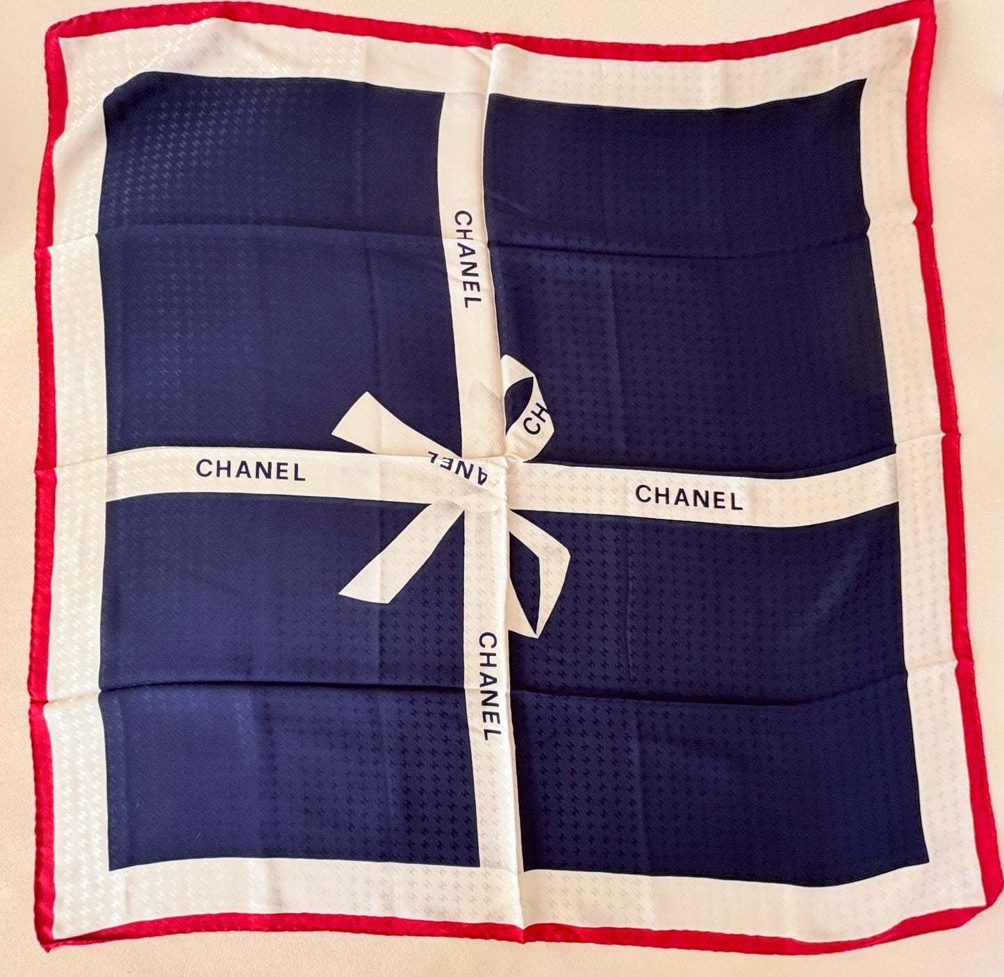 CHANEL Carré en soie