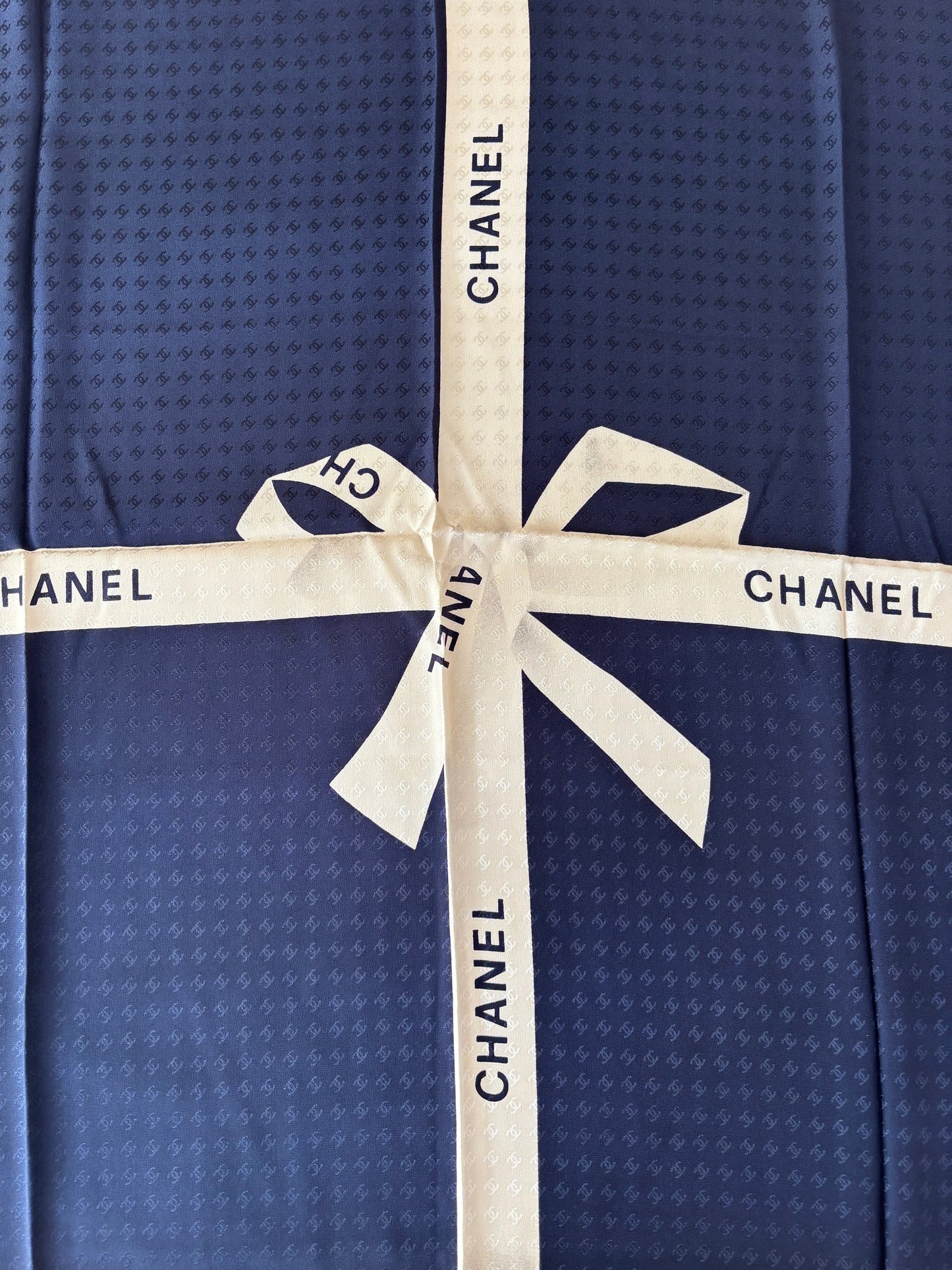 CHANEL Carré en soie