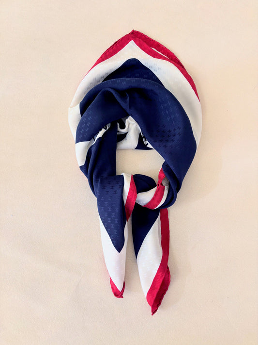 CHANEL Carré en soie