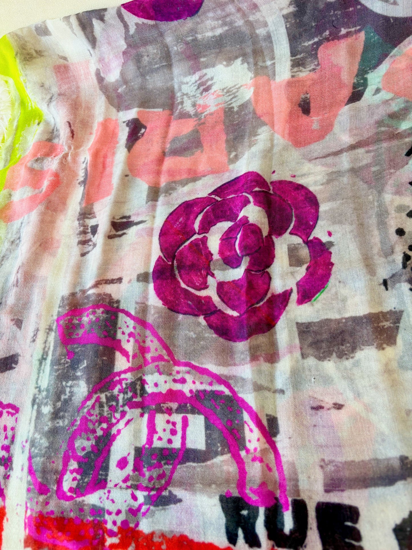 CHANEL Maxi Carré Graffiti