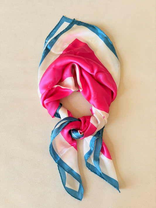 CHANEL Carré en soie