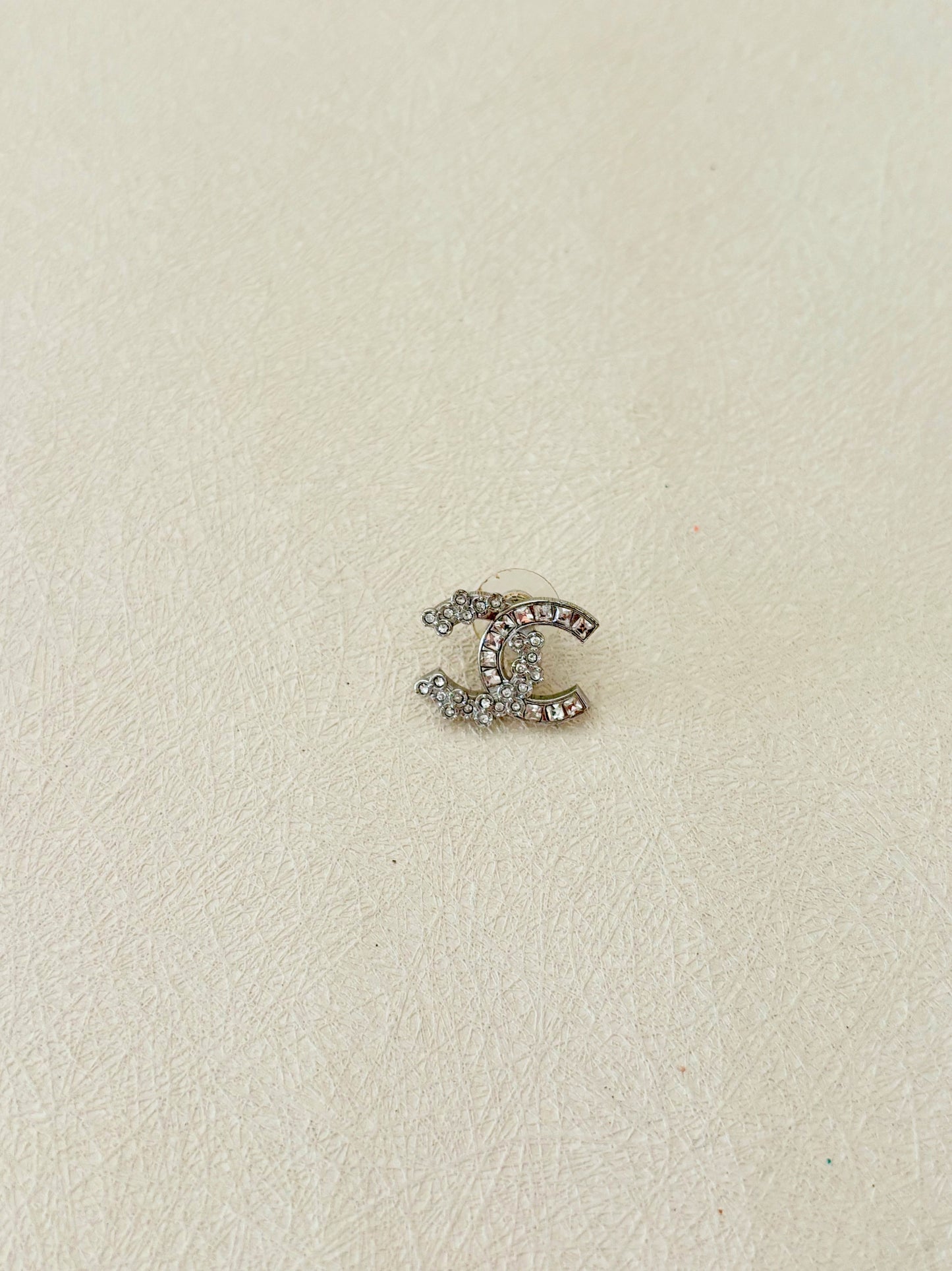 CHANEL Boucle d'oreille solitaire