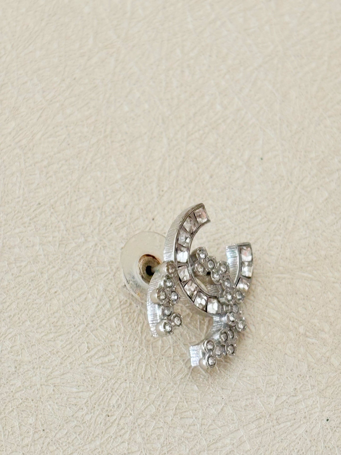 CHANEL Boucle d'oreille solitaire