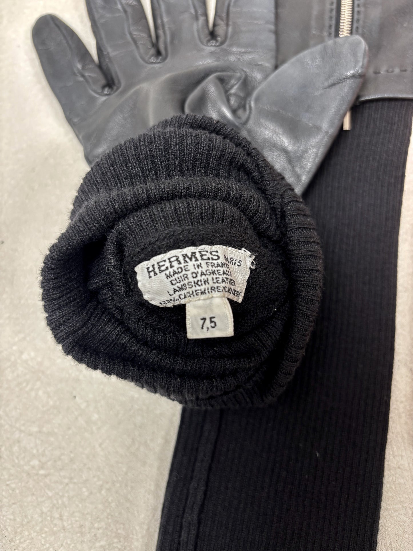 HERMÈS Gants en cuir et cachemire
