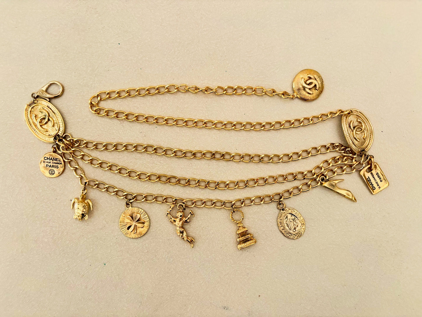 CHANEL Ceinture Multi-rangs & Charms