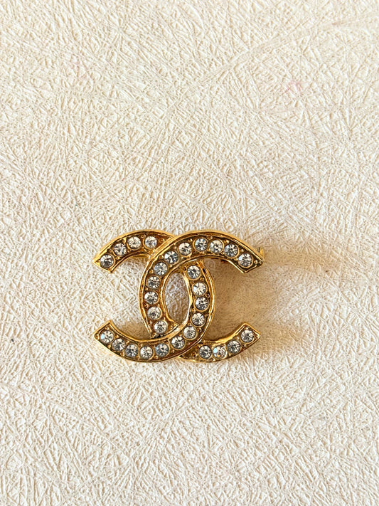 CHANEL Broche CC strass
