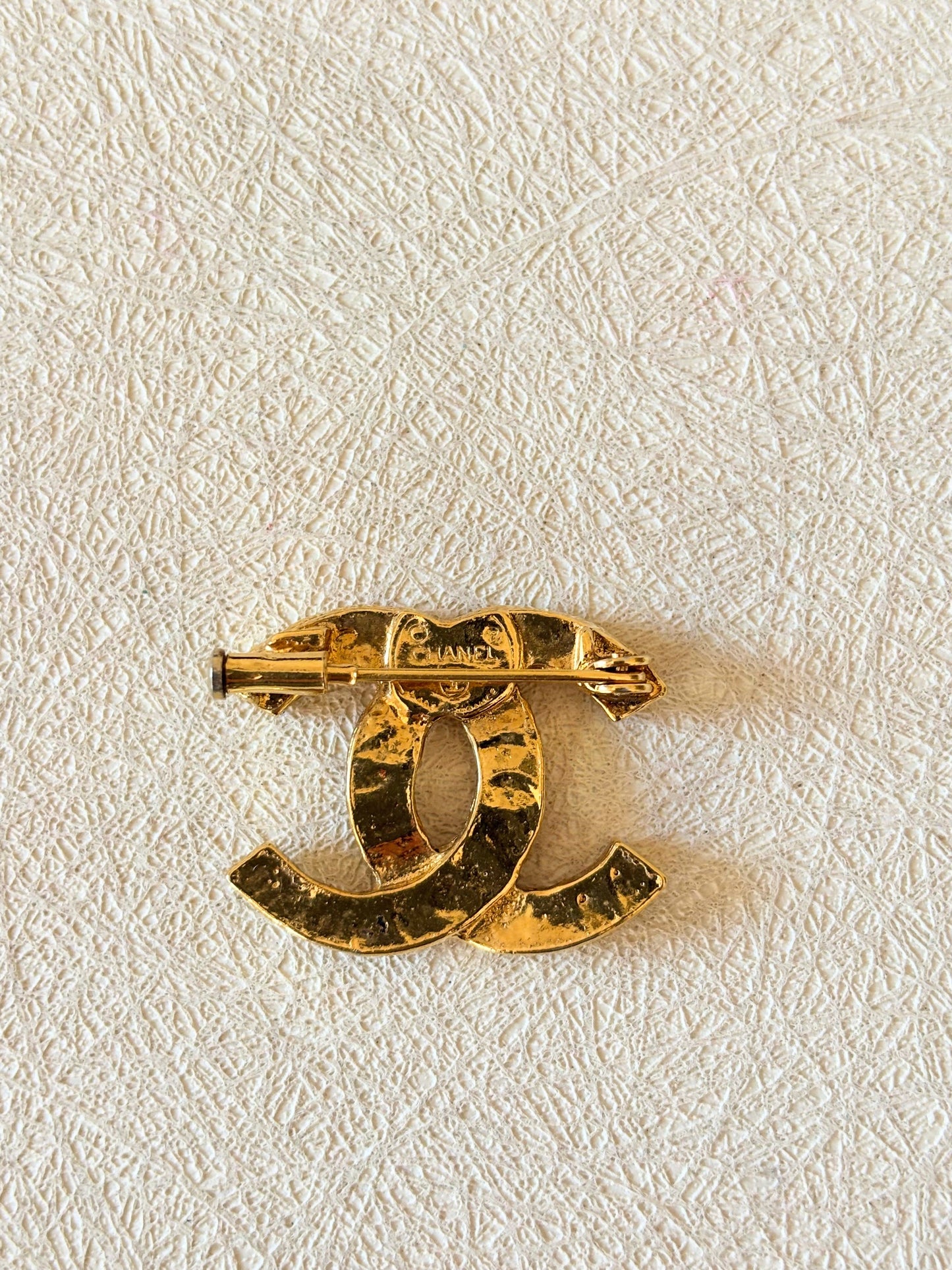 CHANEL Broche CC strass