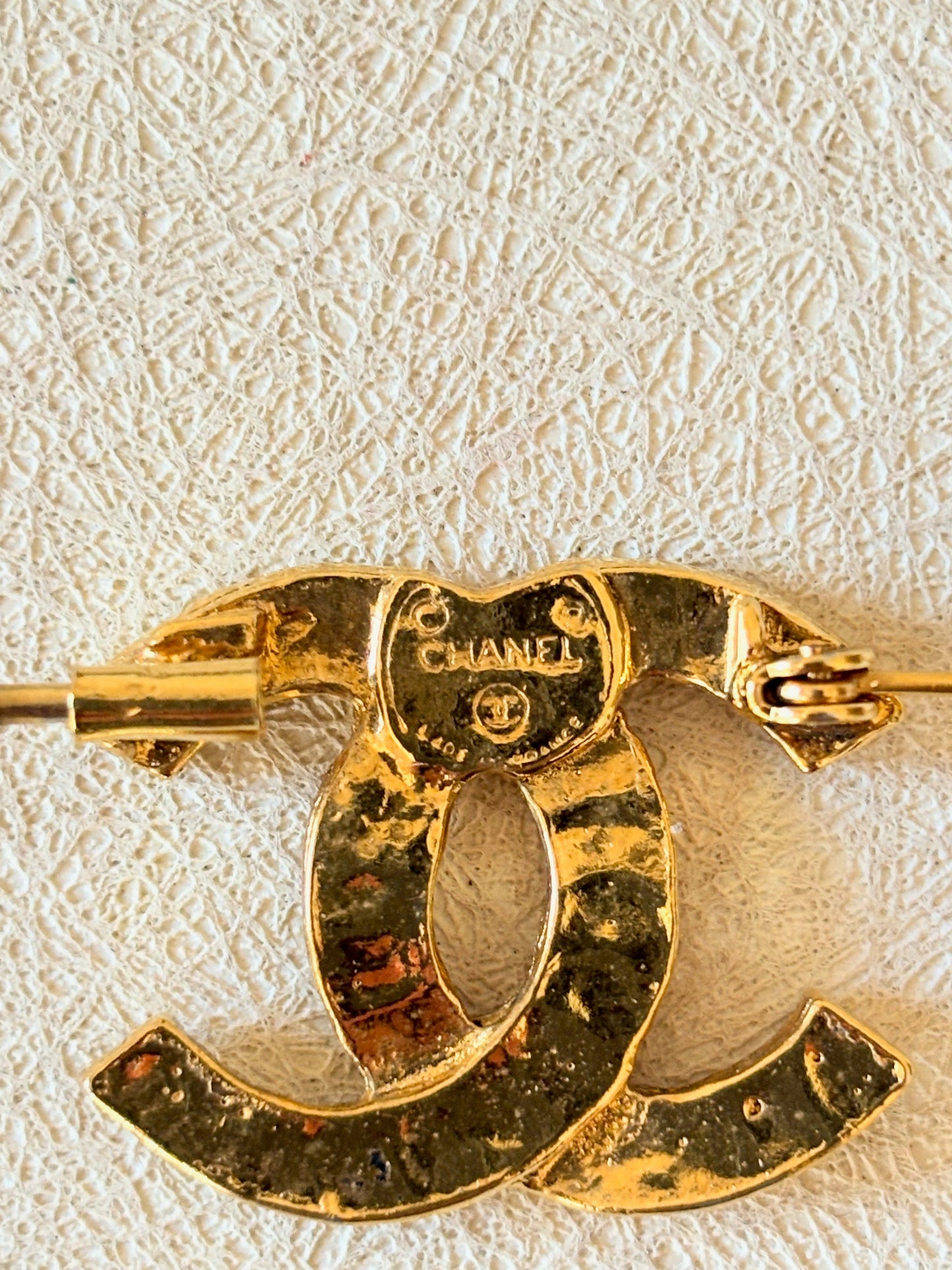 CHANEL Broche CC strass