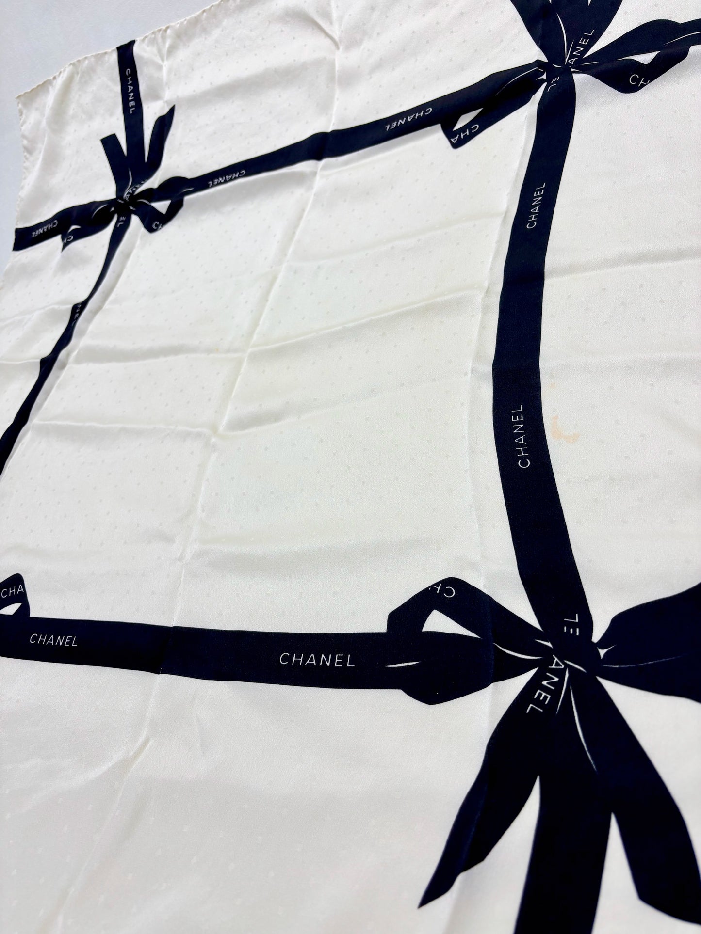 CHANEL Carré en soie