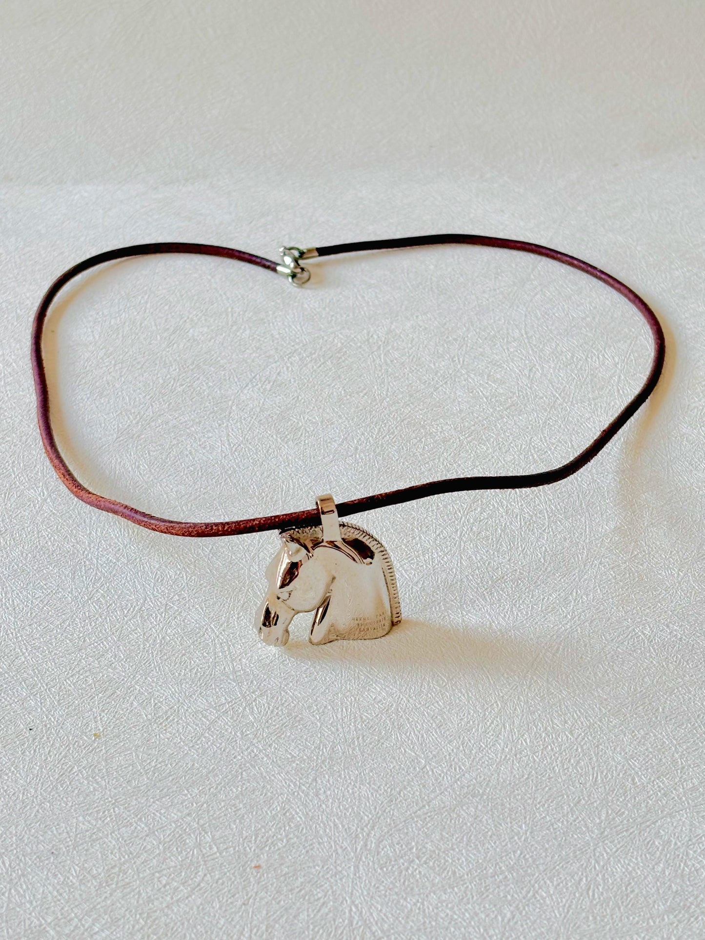 HERMÈS Pendentif Cheval