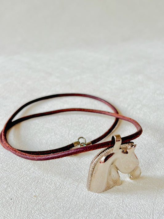 HERMÈS Pendentif Cheval