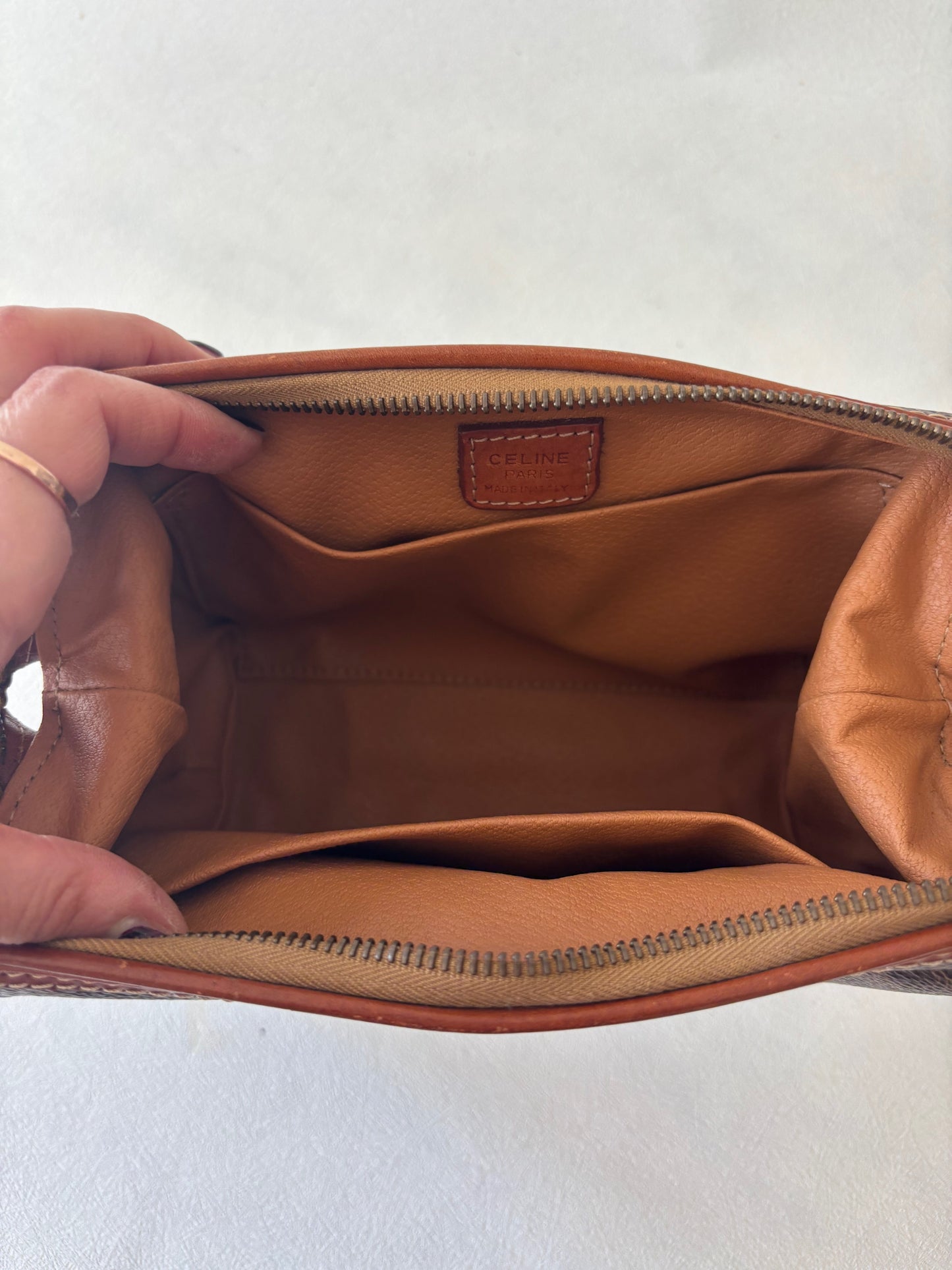 CÉLINE Pochette Triomphe