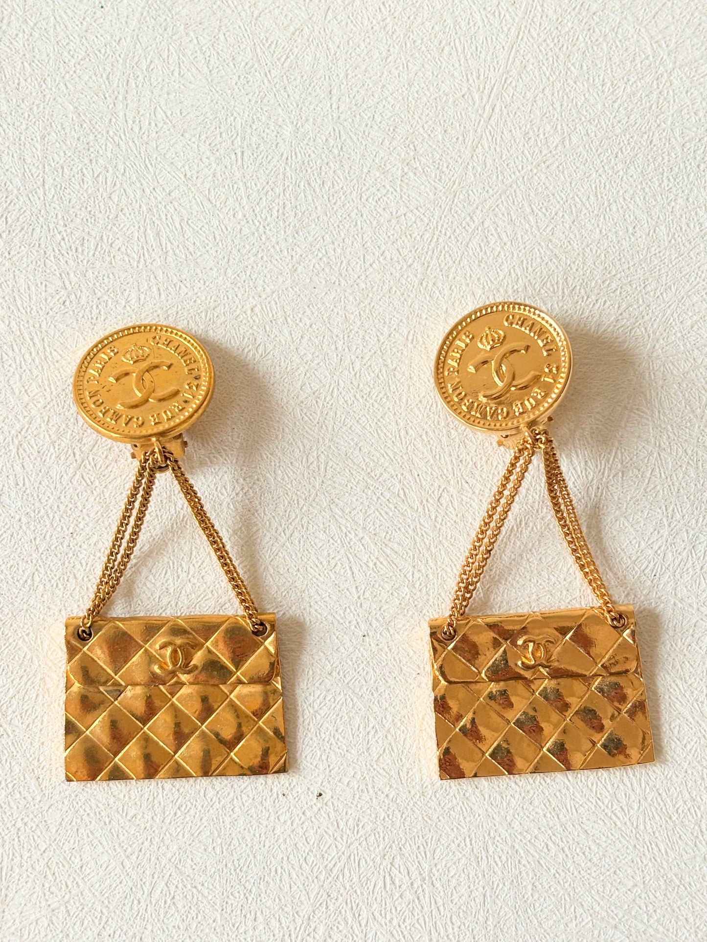 CHANEL Boucles d'oreille Timeless
