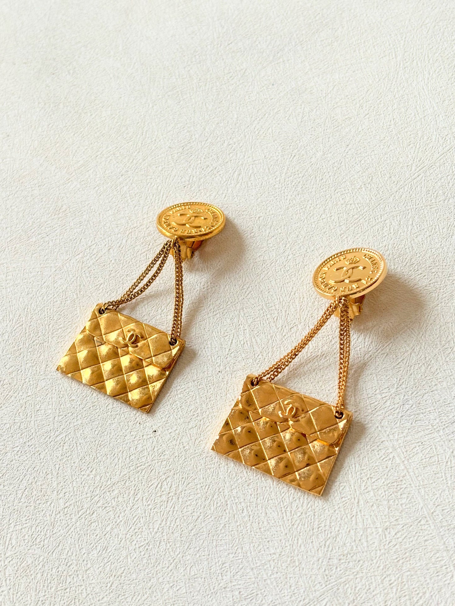 CHANEL Boucles d'oreille Timeless