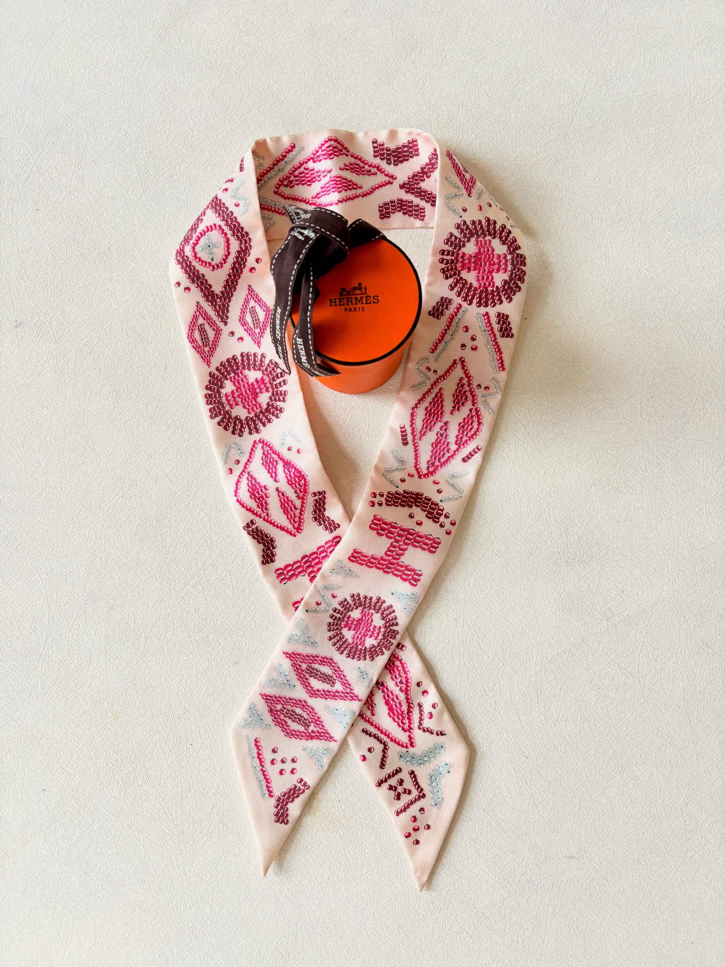 HERMÈS Twilly 86