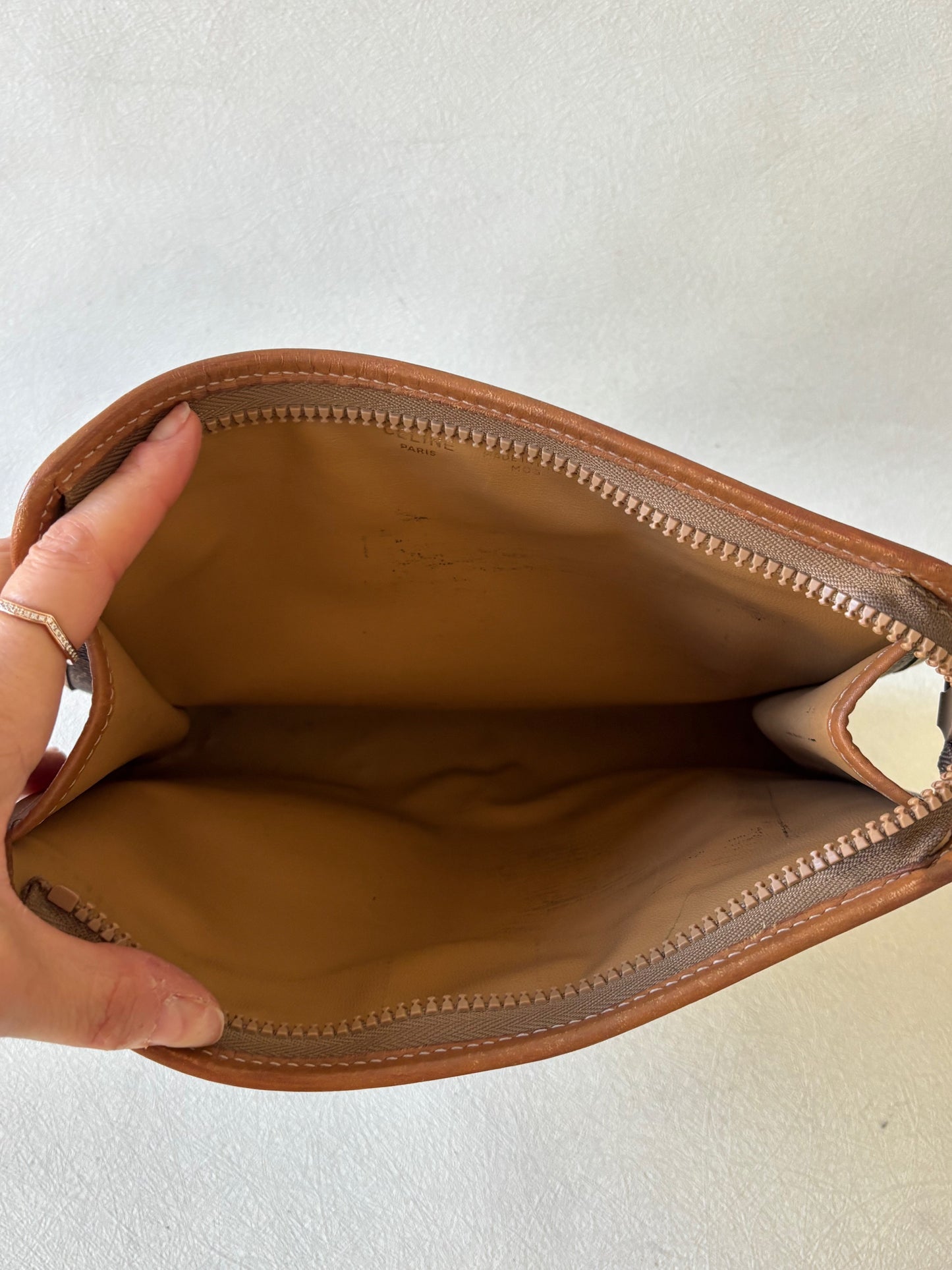 CÉLINE Pochette Triomphe