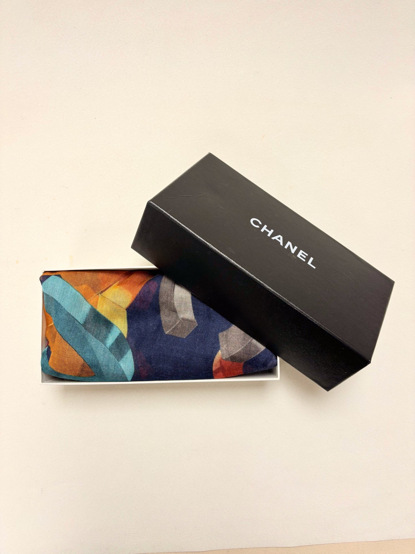 CHANEL Maxi Carré