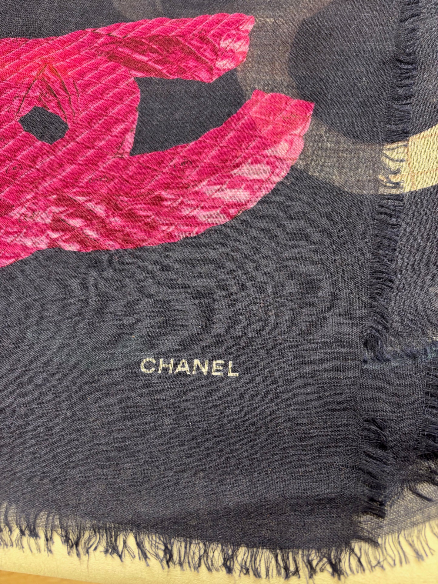 CHANEL Maxi Carré