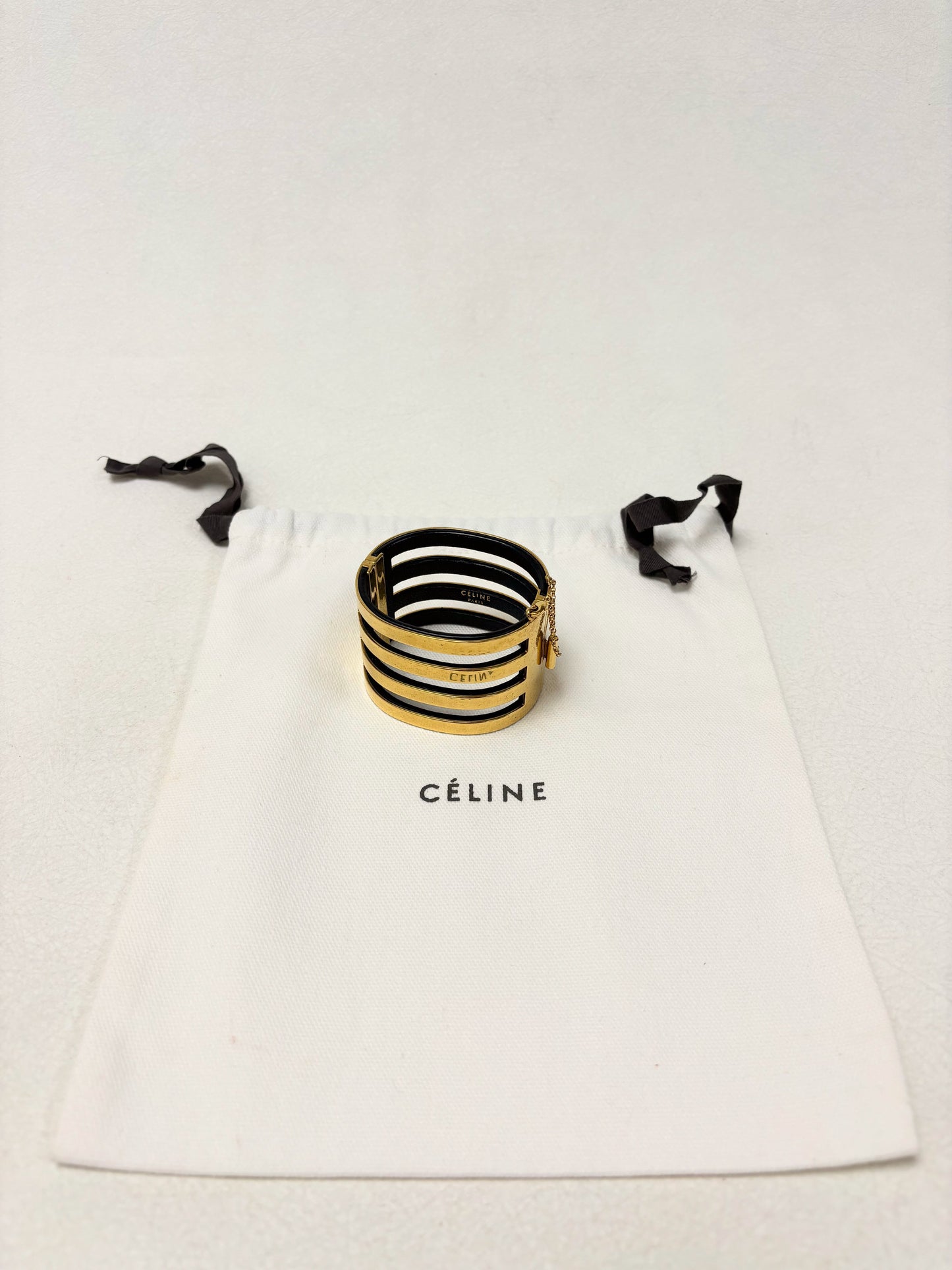 CÉLINE Manchette architecturale minimaliste