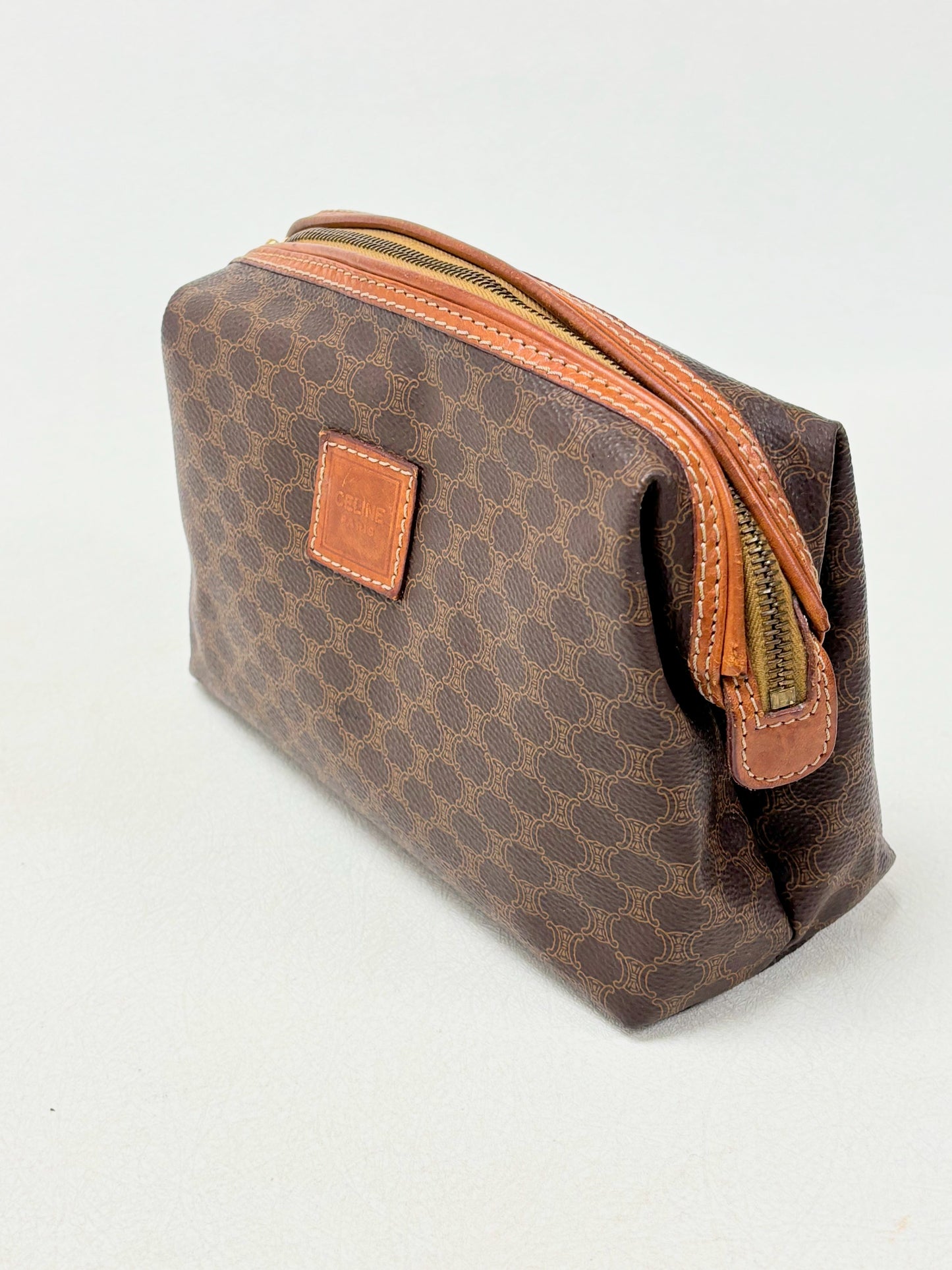 CÉLINE Pochette Triomphe