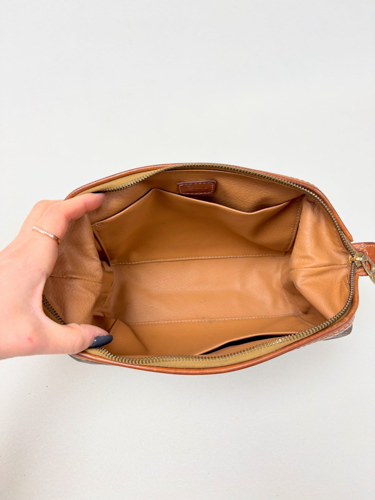 CÉLINE Pochette Triomphe