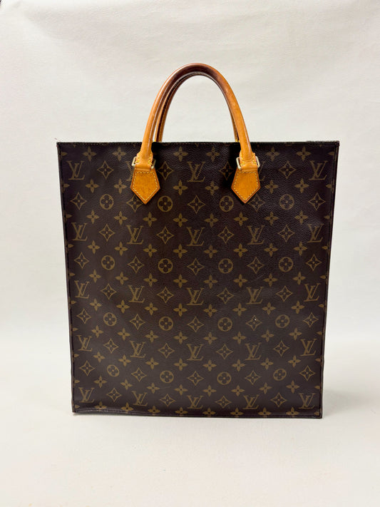 LOUIS VUITTON Sac plat